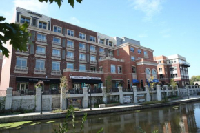  Hotel Indigo Naperville Riverwalk, an IHG Hotel  Напервилл